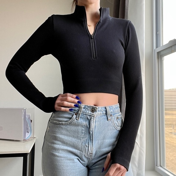 🔥Black Ribbed Zip-Up Crop Top - Picture 6 of 12
